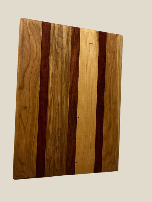 Beautifully Crafted 10"x18"x0.875" Breadboard – A Statement of Elegance and Durability